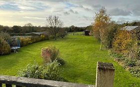 Private Countryside Annexe With Exclusive Wood Burner, Outdoor Hot Shower & Views